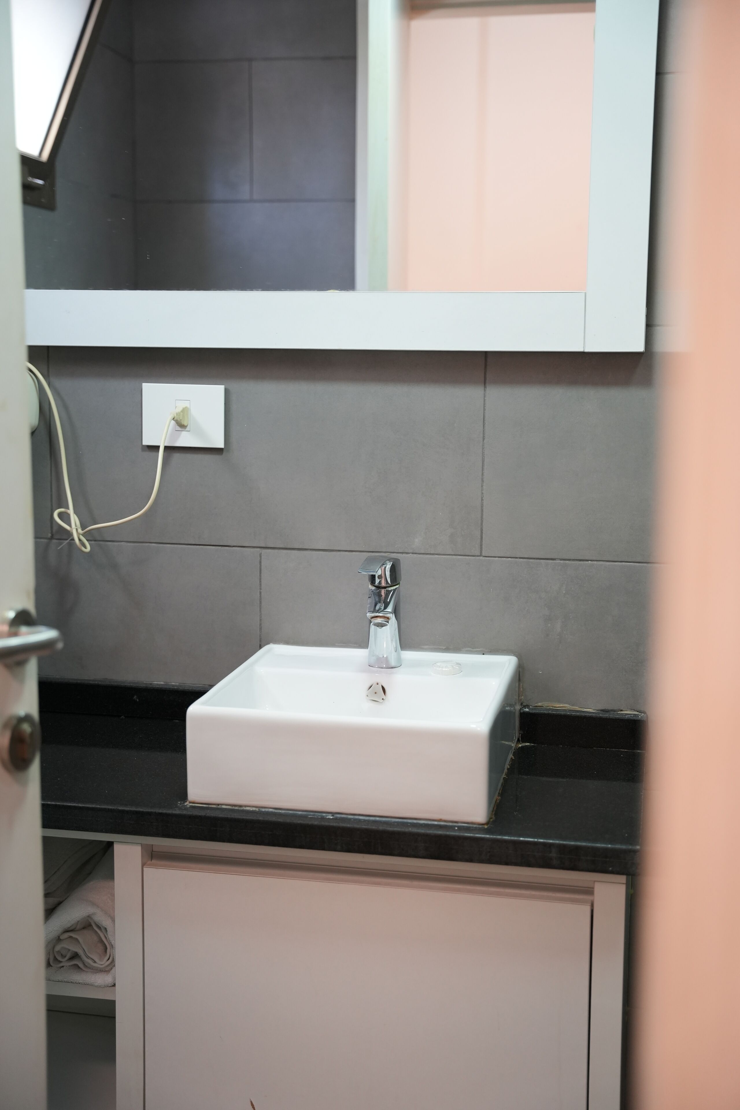 studio, 1 queen bed | bathroom | shower, free toiletries, hair dryer, towels