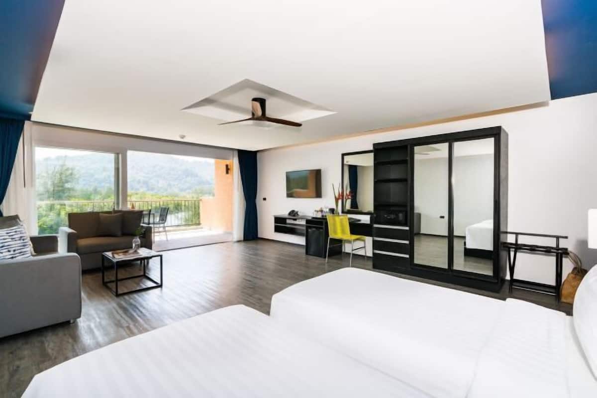 1 bedroom, premium bedding, minibar, in-room safe