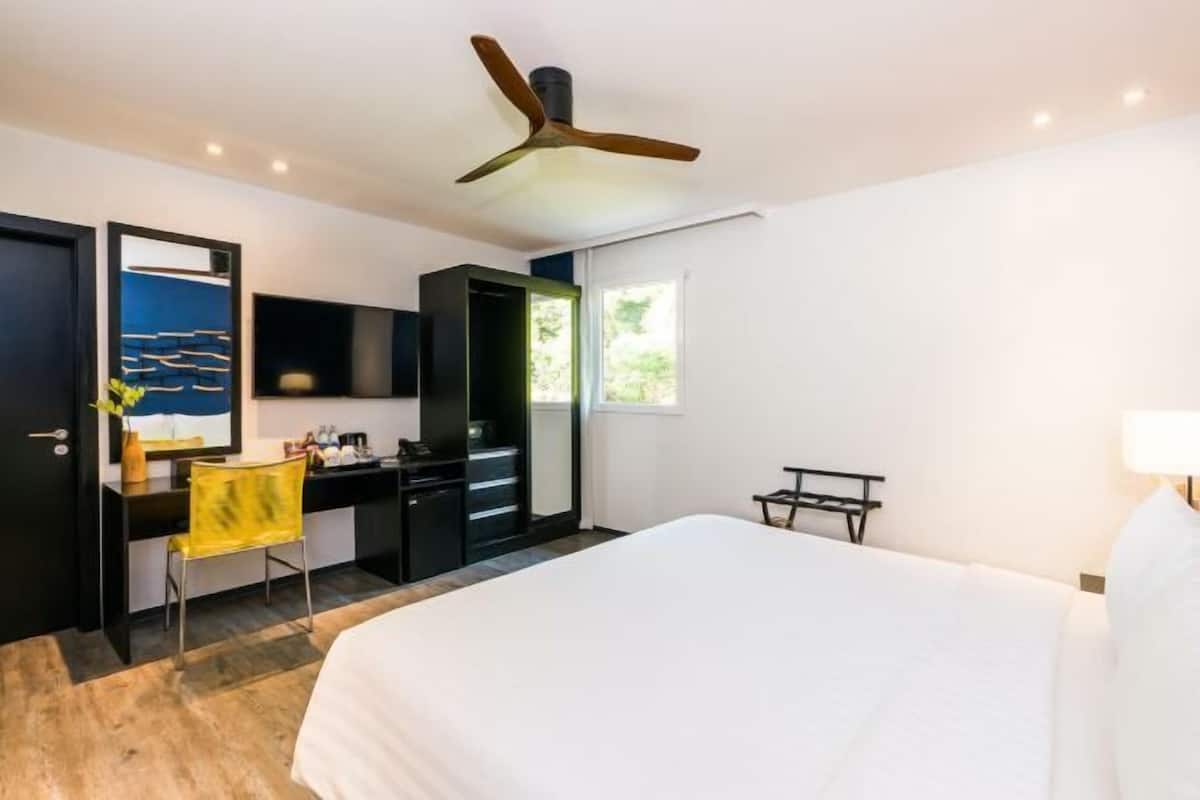 1 bedroom, premium bedding, minibar, in-room safe