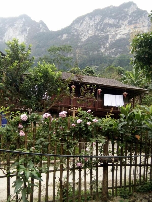 Exterior - Hoang Hop Homestay - Hostel (Ba Be)