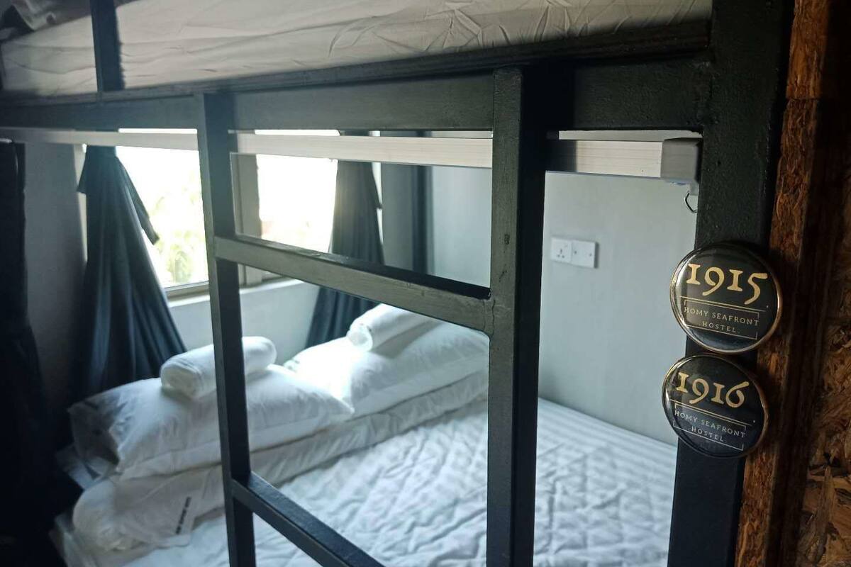 共用宿舍 (Queen Bed in 14-Bed Mixed) | 遮光布/窗簾、免費無線上網、床單