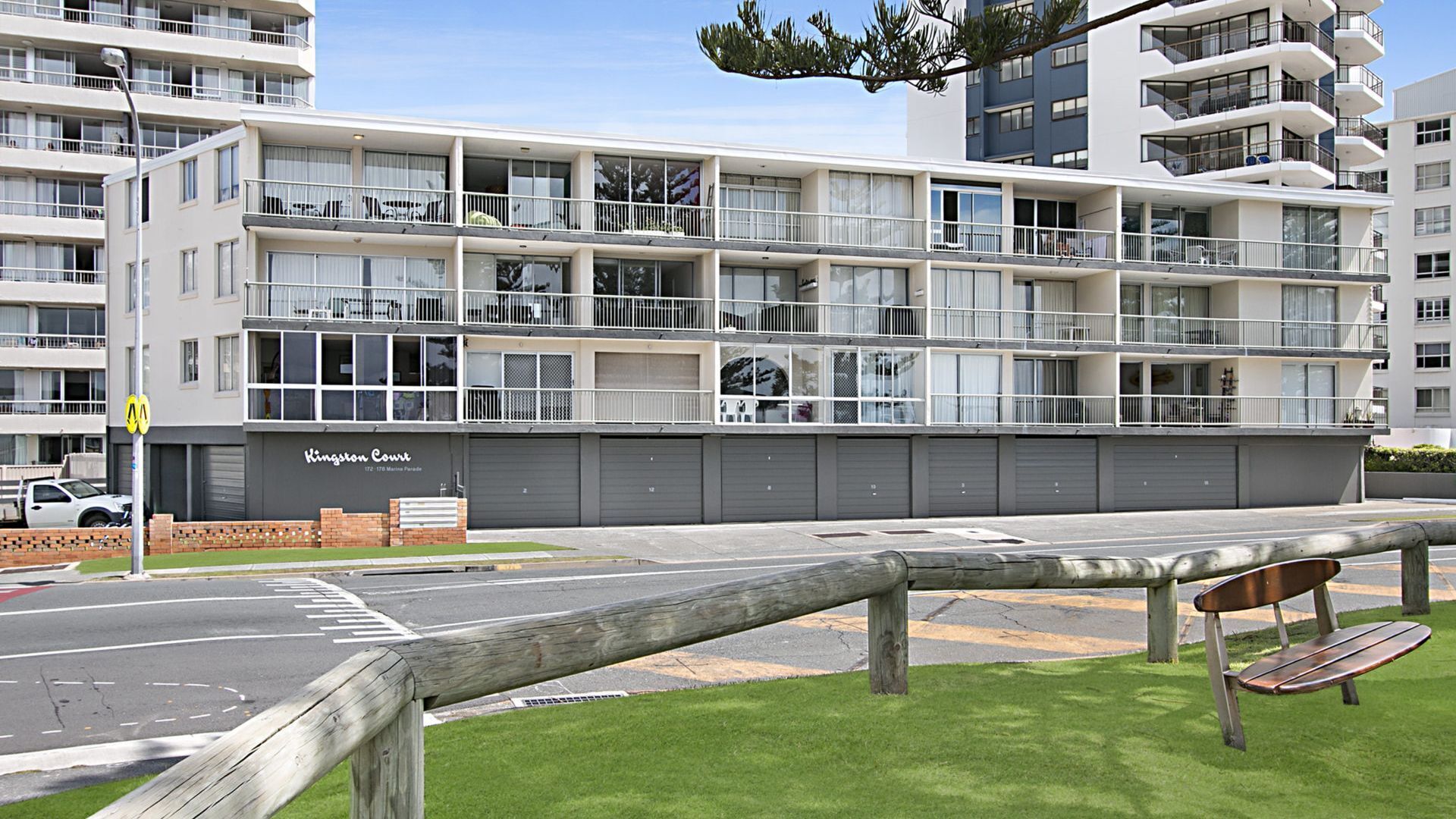 Kingston Court Unit 11 Right on the beach in Rainbow Bay Coolangatta — image 3