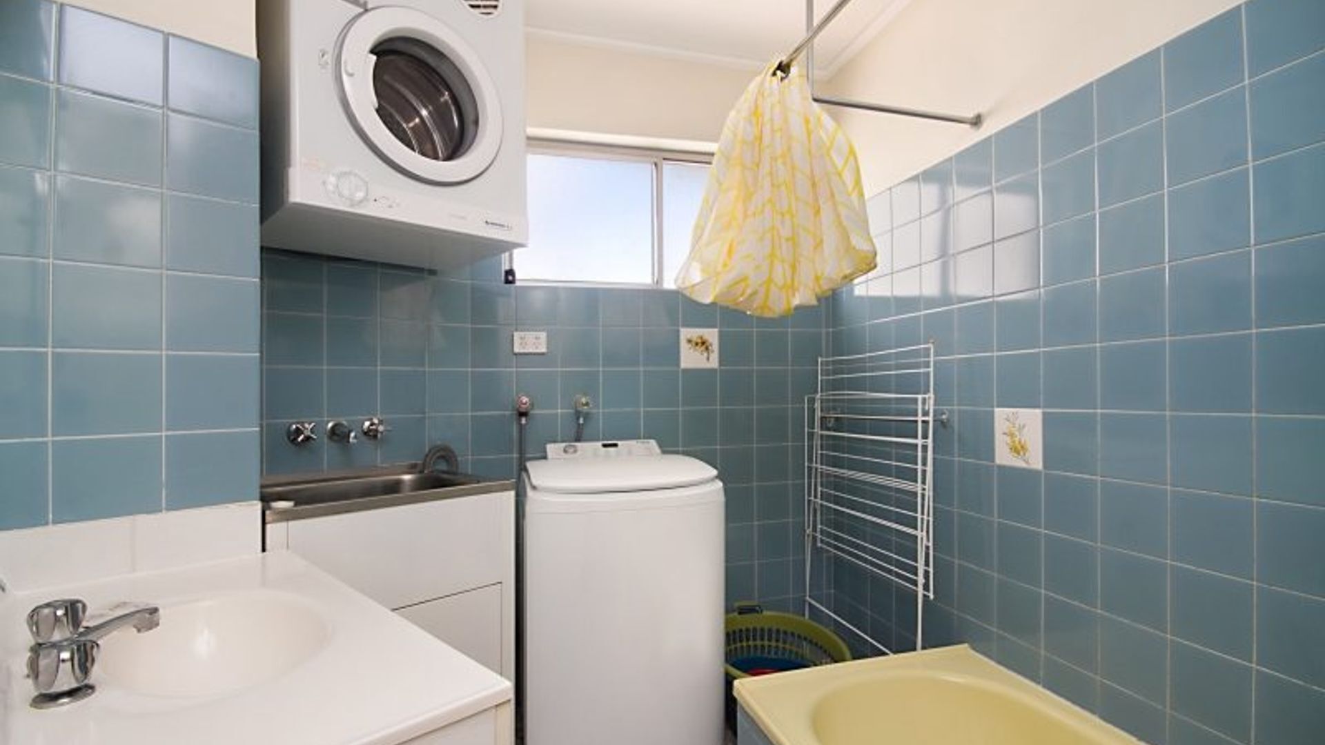 Kingston Court Unit 11 Right on the beach in Rainbow Bay Coolangatta — image 12