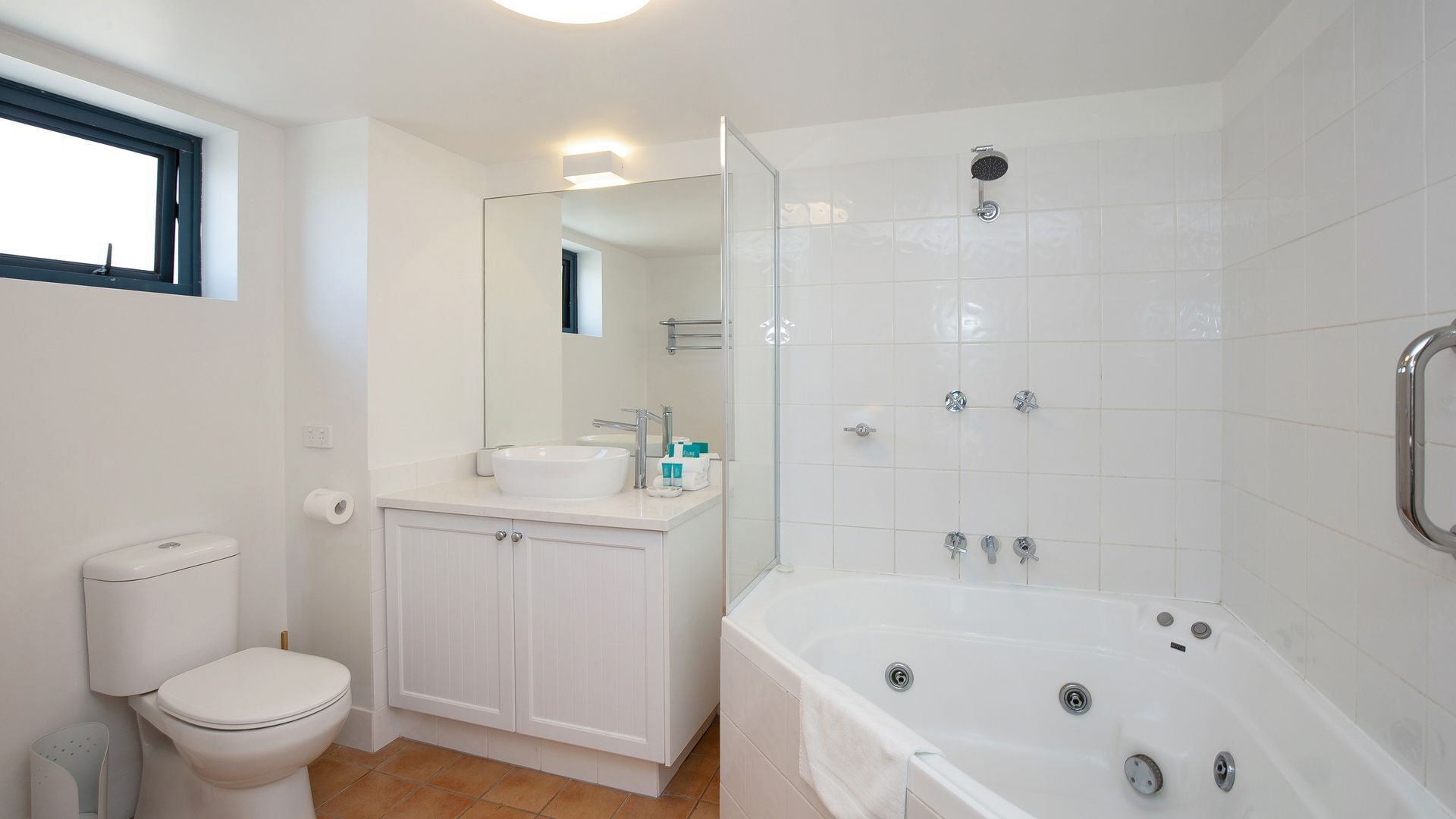 Calypso Plaza Resort Unit 462 Resort style complex on the beachfront in the heart of Coolangatta — image 18