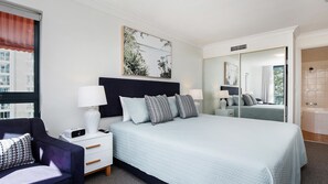 2 bedrooms, iron/ironing board, internet, bed sheets