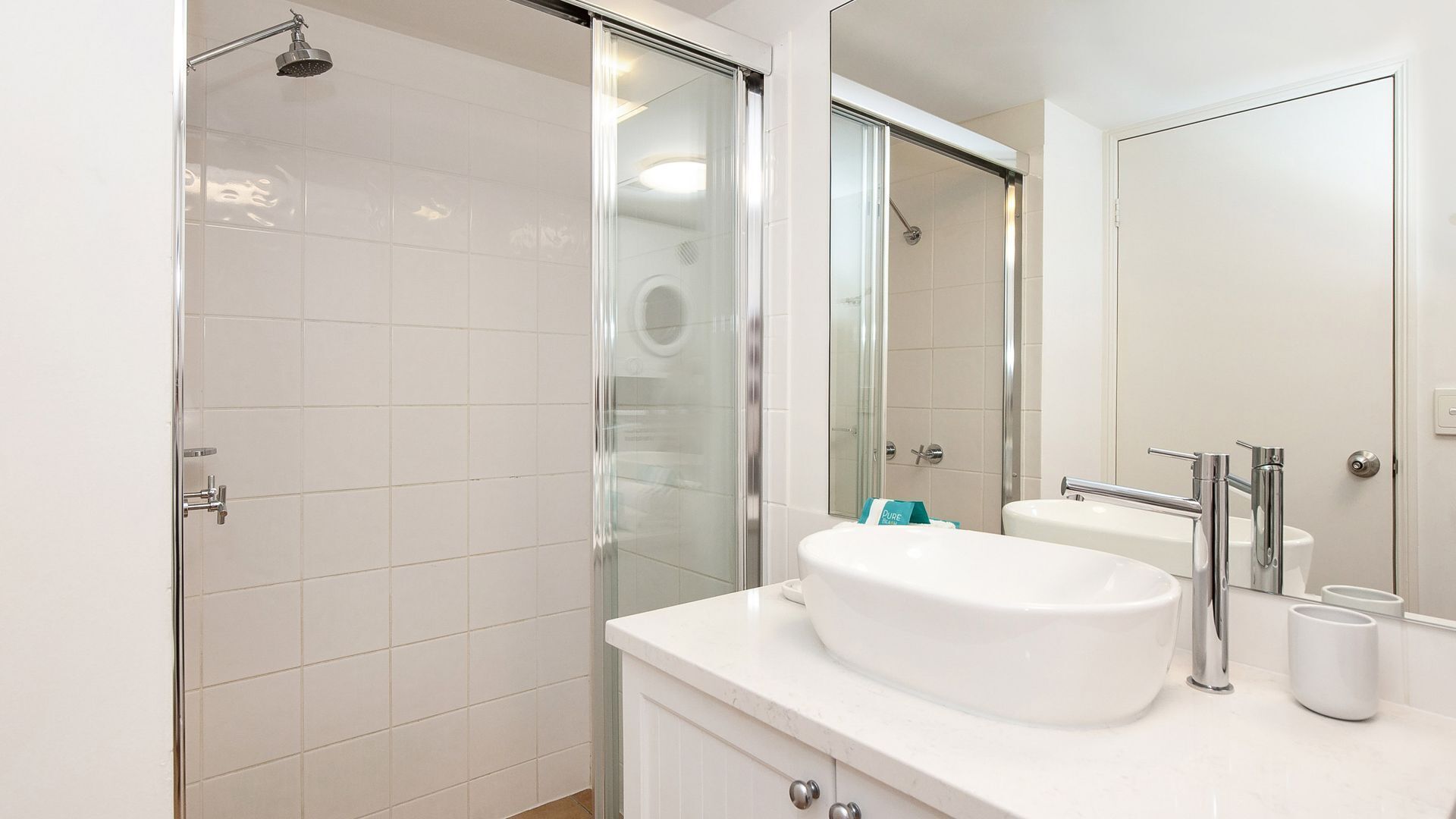 Calypso Plaza Resort Unit 462 Resort style complex on the beachfront in the heart of Coolangatta — image 21