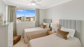 2 bedrooms, bed sheets - Rainbow Place Unit 43- Right on the beach in Rainbow Bay Coolangatta (Coolangatta)
