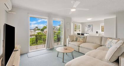 Skyline Unit 12- Located in central Coolangatta easy walk to beaches, cafes & shops, Wi-Fi Inc.