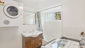 Combined shower/tub