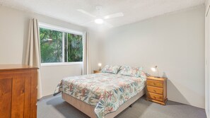 2 bedrooms, iron/ironing board, internet