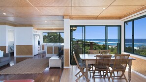 Interior - White Waves 6 Perfect for Hastings Point, Splendour in the grass, Cabarita Beach and Pottsville (Hastings Point)