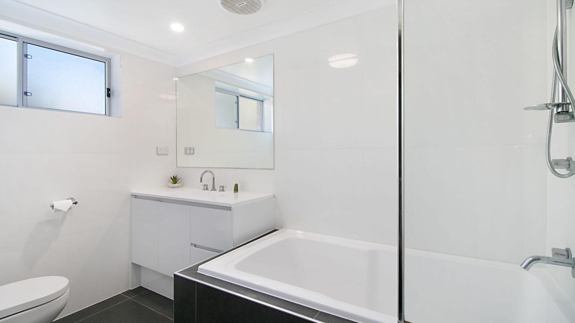 Maybury Unit 3 only a 70 Metre walk to Rainbow Bay beach Coolangatta FREE Unlimited Wi-Fi — image 13