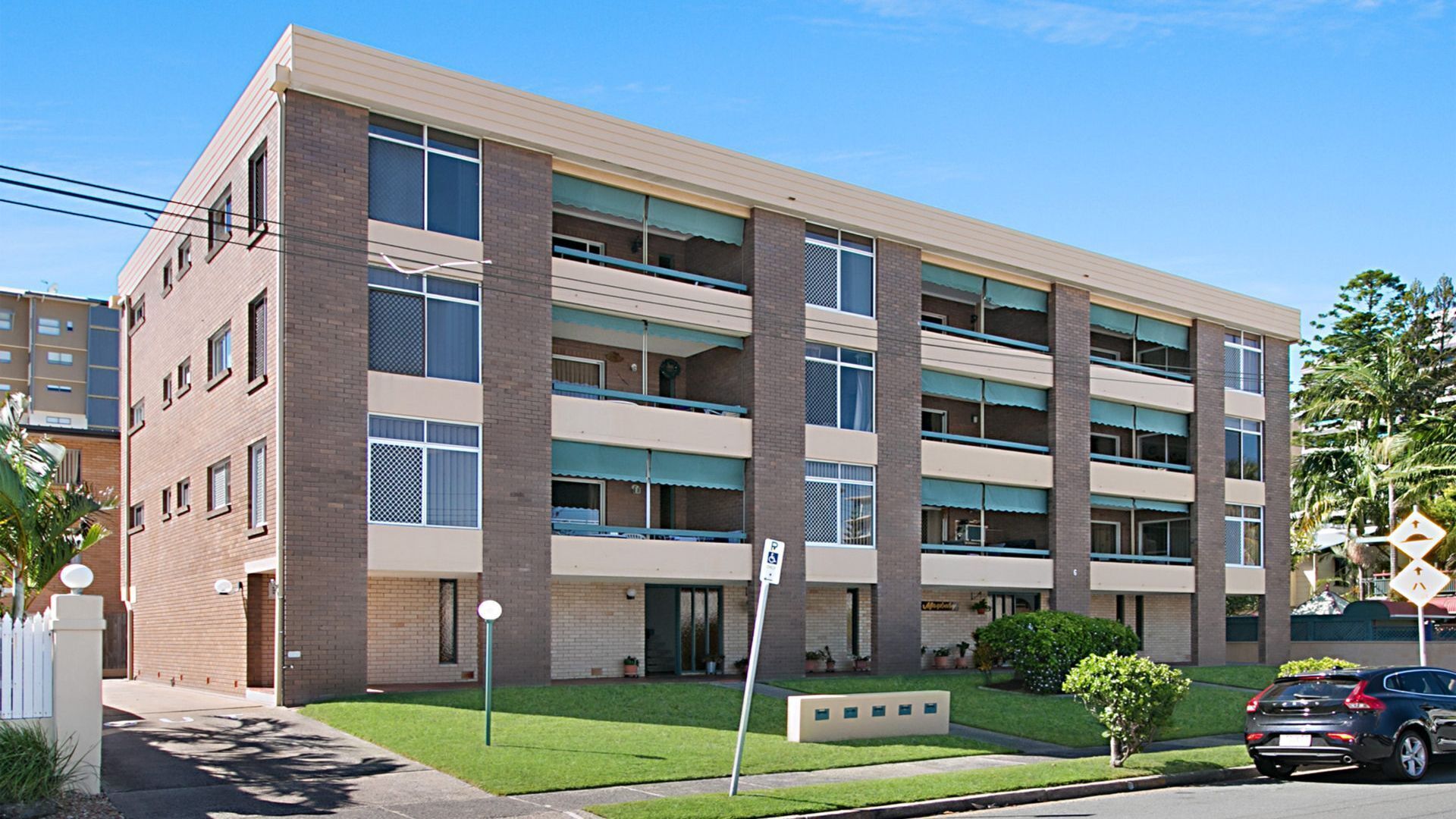 Maybury Unit 3 only a 70 Metre walk to Rainbow Bay beach Coolangatta FREE Unlimited Wi-Fi — image 16