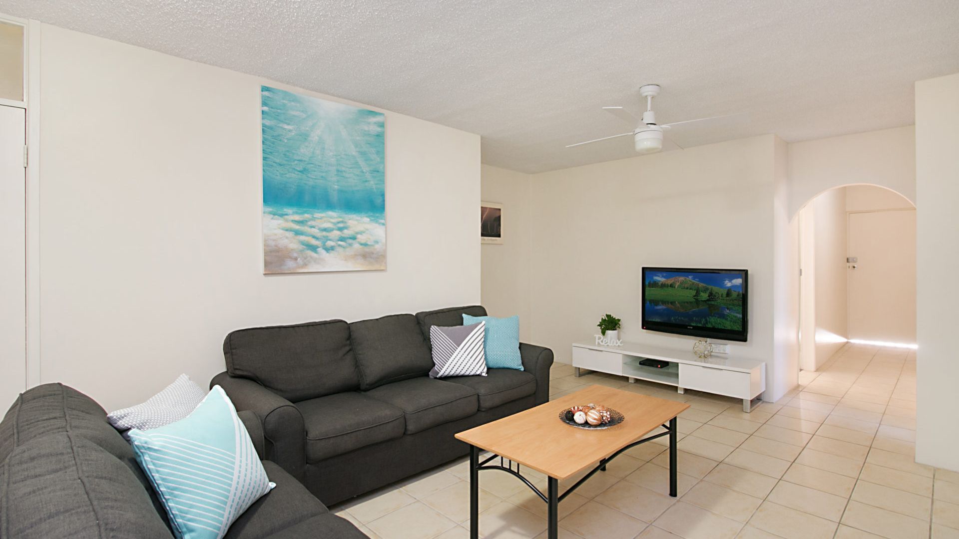 Maybury Unit 3 only a 70 Metre walk to Rainbow Bay beach Coolangatta FREE Unlimited Wi-Fi — image 6