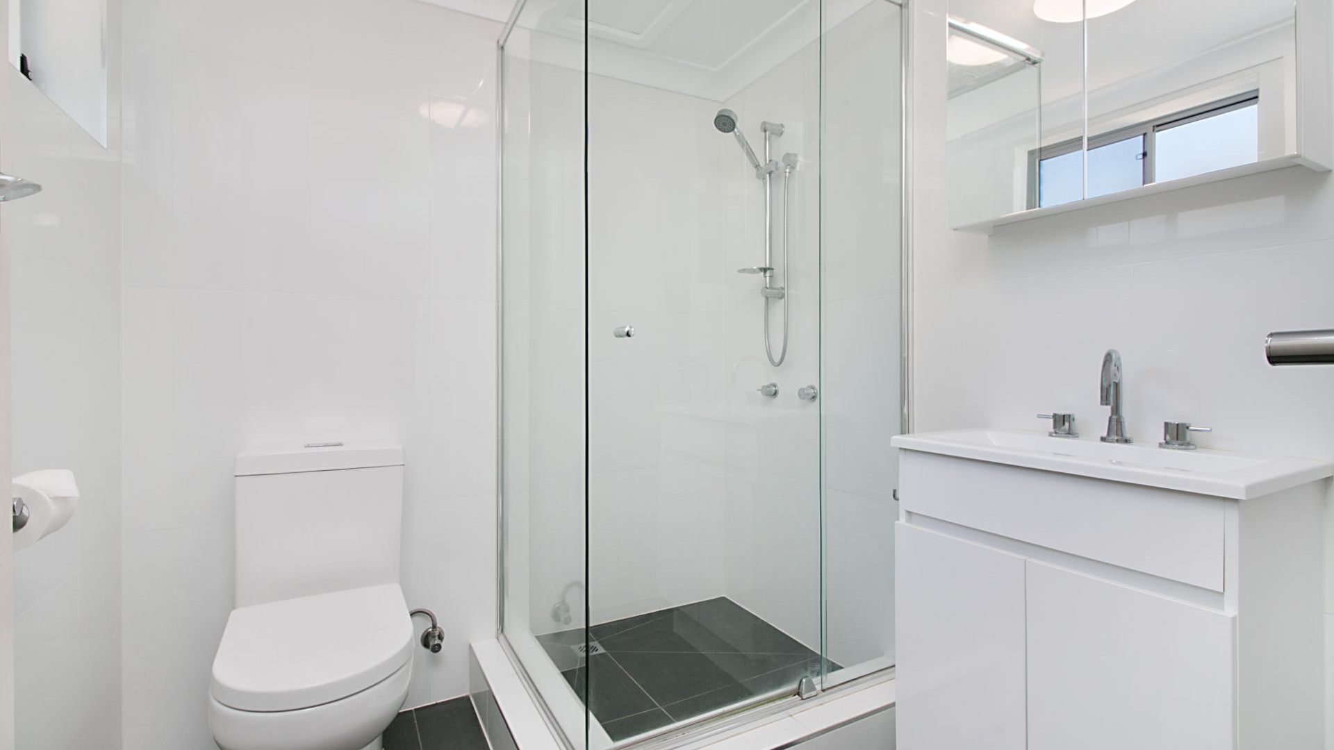 Maybury Unit 3 only a 70 Metre walk to Rainbow Bay beach Coolangatta FREE Unlimited Wi-Fi — image 12