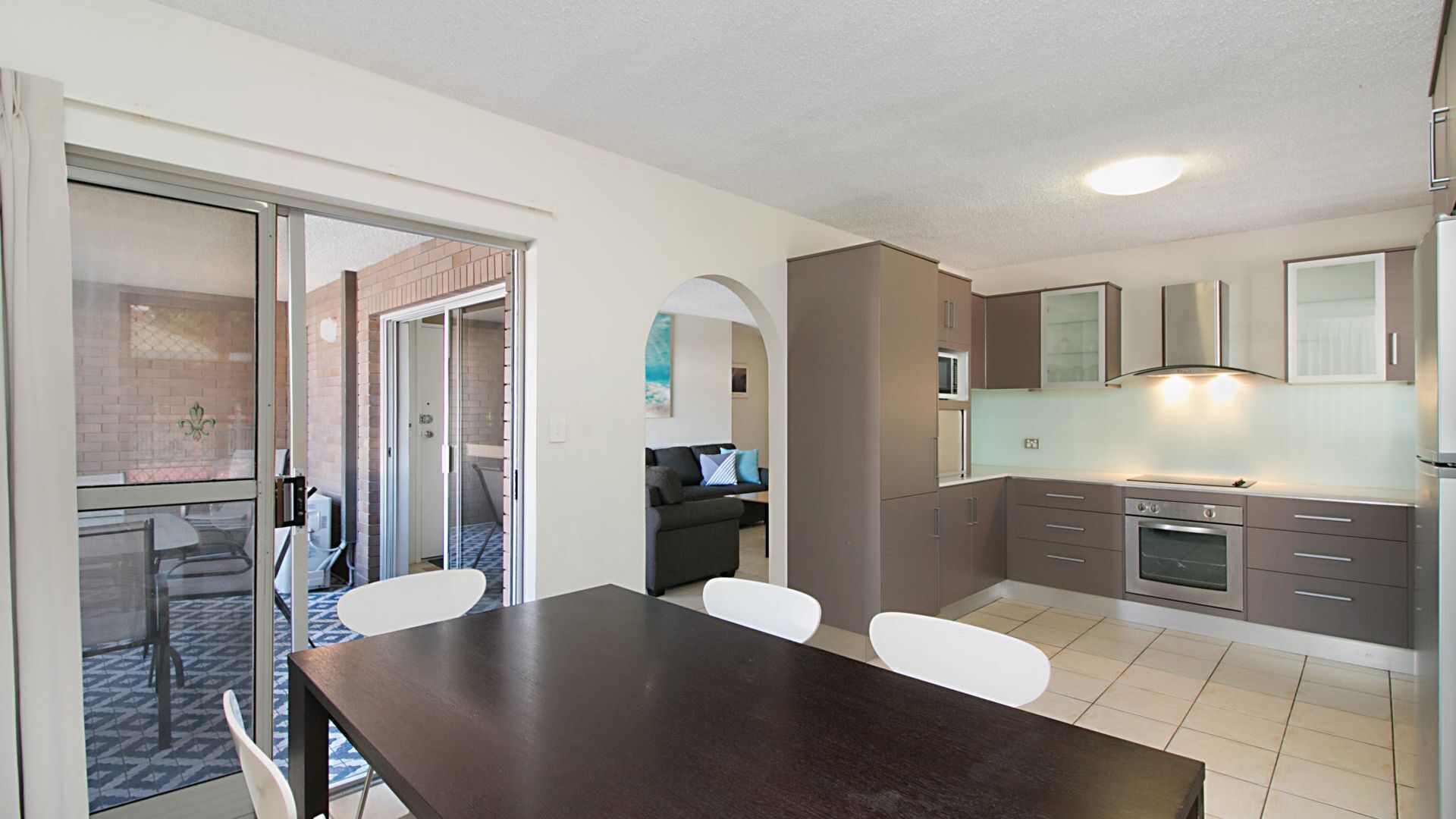 Maybury Unit 3 only a 70 Metre walk to Rainbow Bay beach Coolangatta FREE Unlimited Wi-Fi — image 7