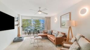 TV - Rainbow Pacific Unit 20- Lovely Beachfront unit in Rainbow Bay Coolangatta with Wi-Fi Included (Coolangatta)
