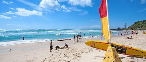 Una spiaggia nelle vicinanze