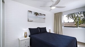 2 bedrooms, iron/ironing board - White Caps Unit 3- 400 metres to Kirra Beach, cafes and restaurants (Kirra)