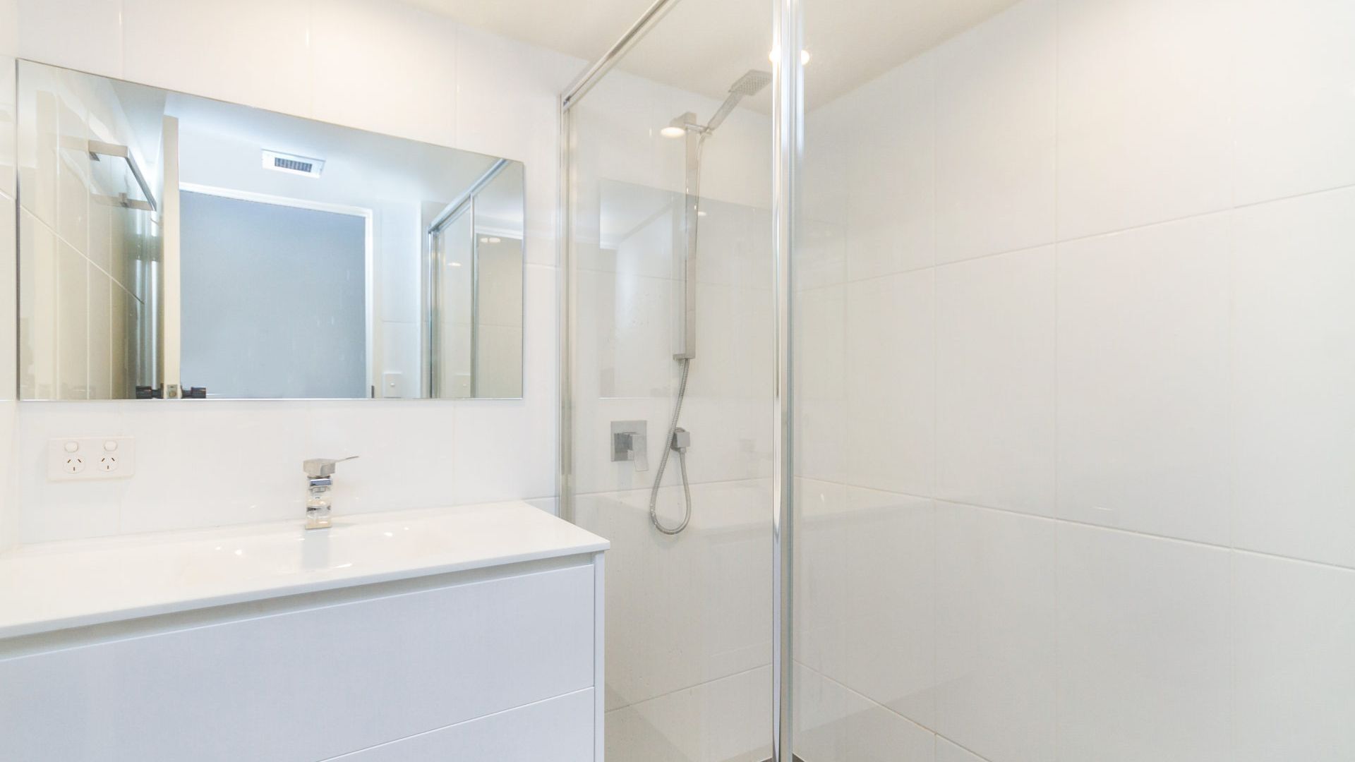 Kooringal Unit 24 Located right on Greenmount beachfront with ocean views — image 12