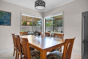 Dining - Spectacular - Belle Escapes Jervis Bay (Vincentia)