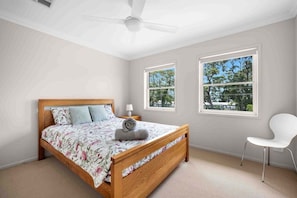 4 bedrooms, iron/ironing board, free WiFi