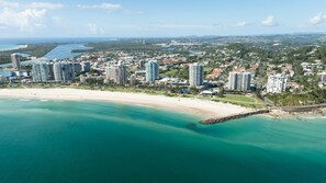 On the beach - Aries Unit 5 On Coolangatta beachfront with ocean views (Coolangatta)
