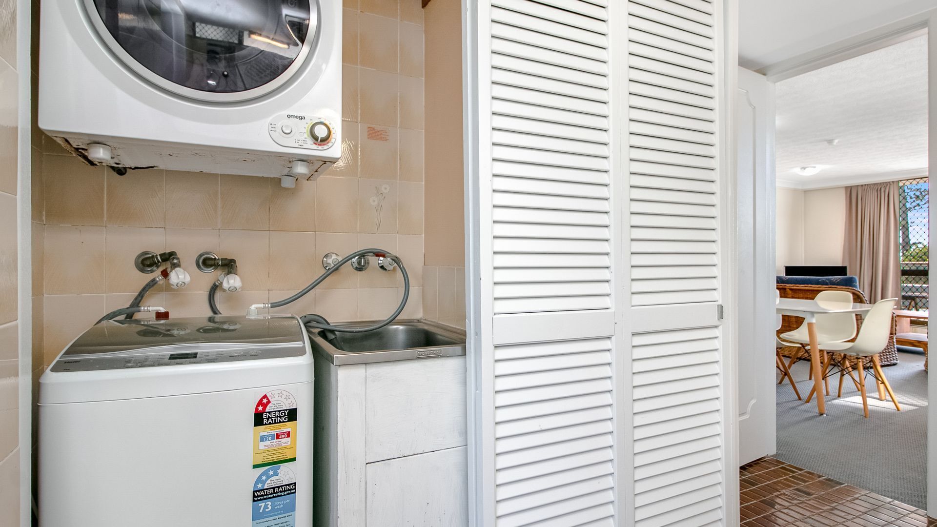 Aries Unit 5 On Coolangatta beachfront with ocean views — image 11