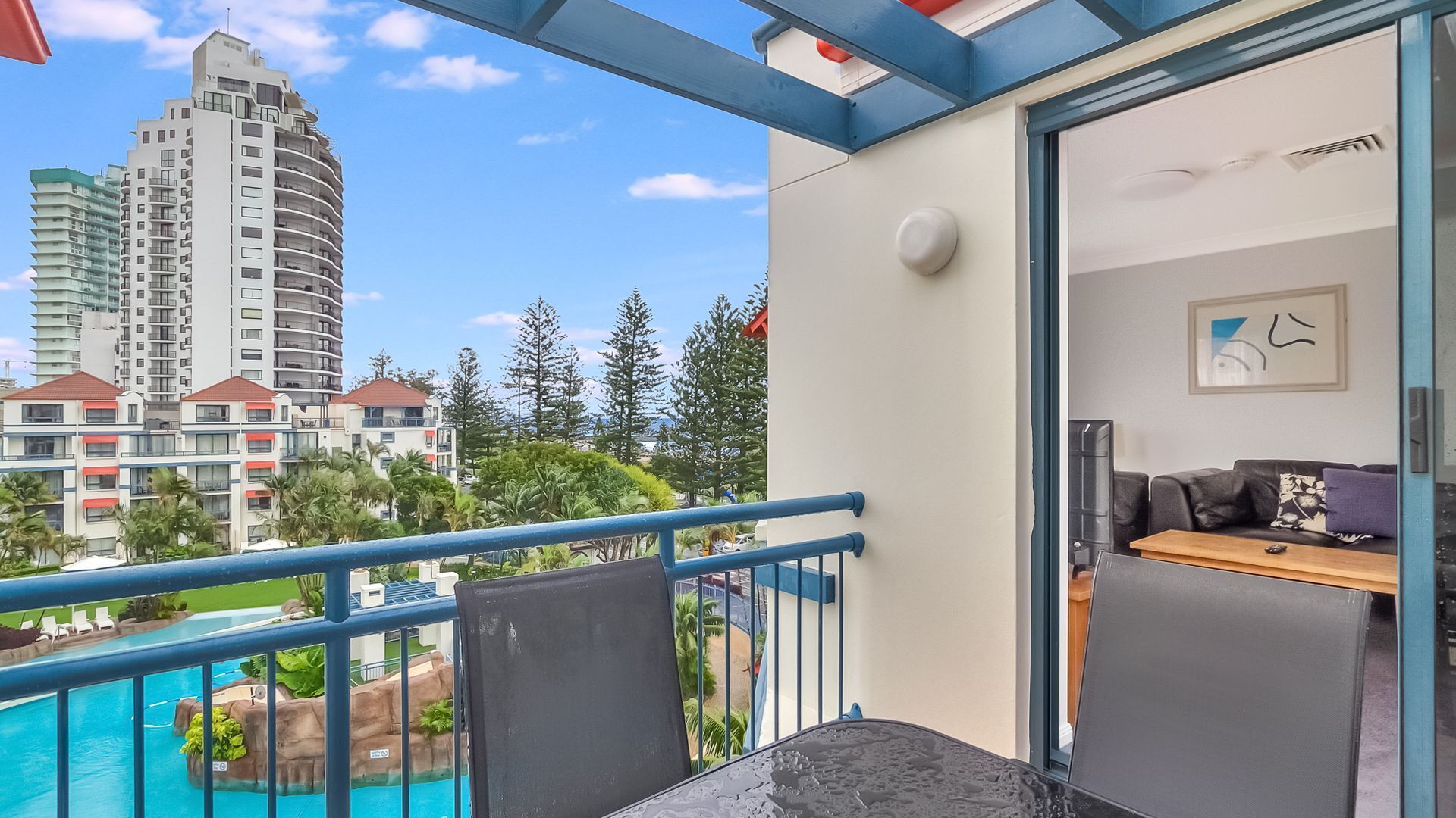 Calypso Plaza Resort Unit 459 Holiday Resort on the beachfront in central Coolangatta