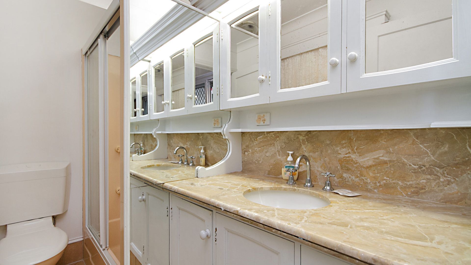 Tondio Terrace Flat 1 Budget accommodation only 200m walk to Rainbow Beach — image 11