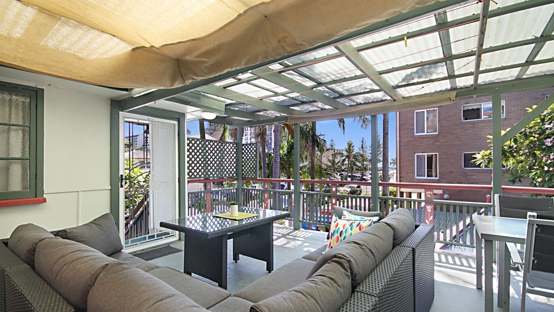 Tondio Terrace Flat 1 Budget accommodation only 200m walk to Rainbow Beach — image 2