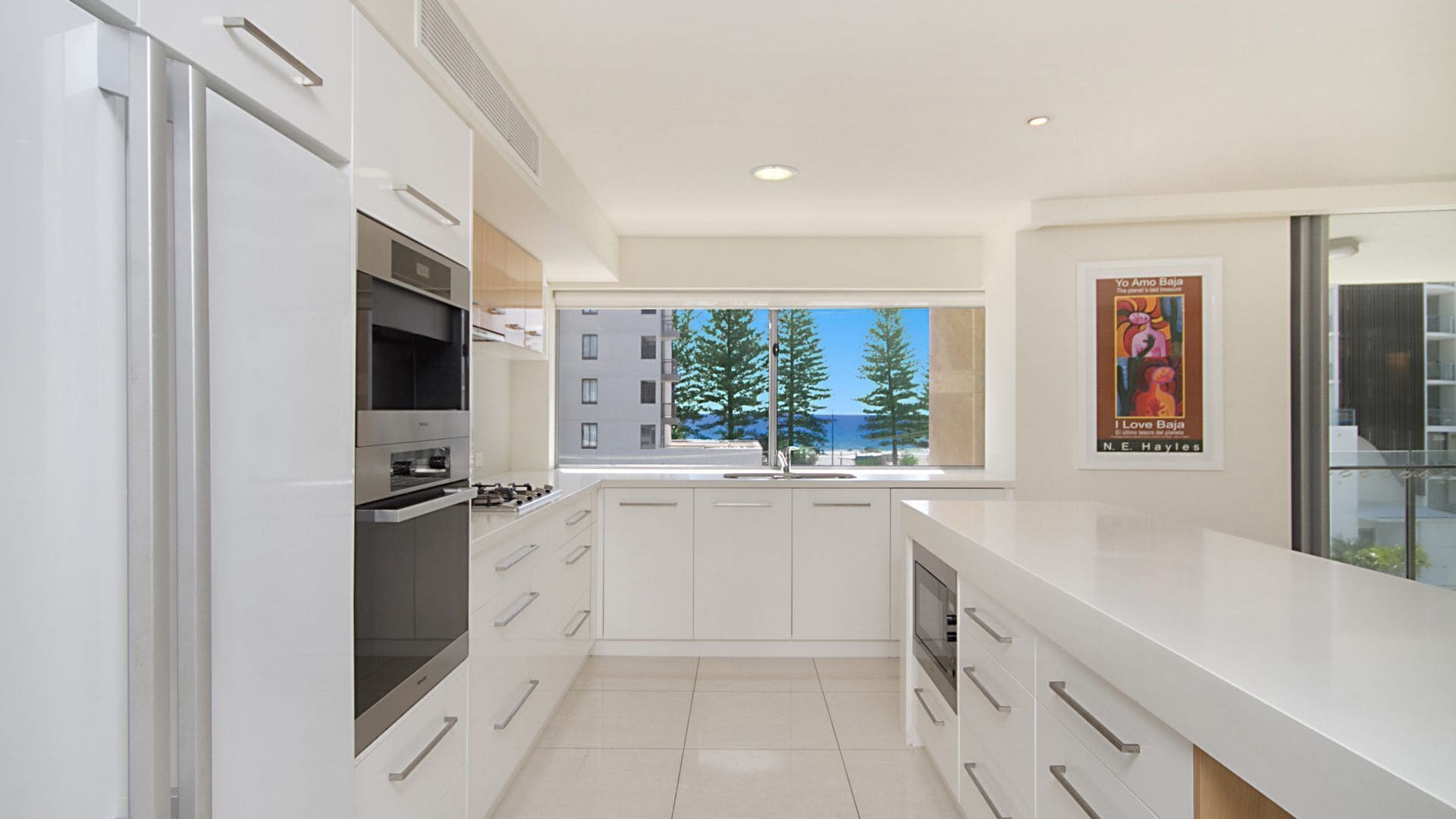 Maili 6 Luxury sky home apartment in Rainbow Bay Coolangatta Wi-Fi Included — image 11