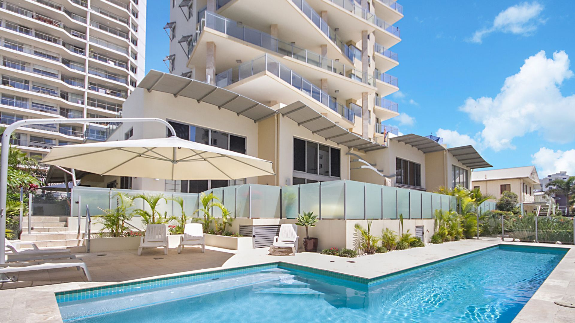Maili 6 Luxury sky home apartment in Rainbow Bay Coolangatta Wi-Fi Included — image 7