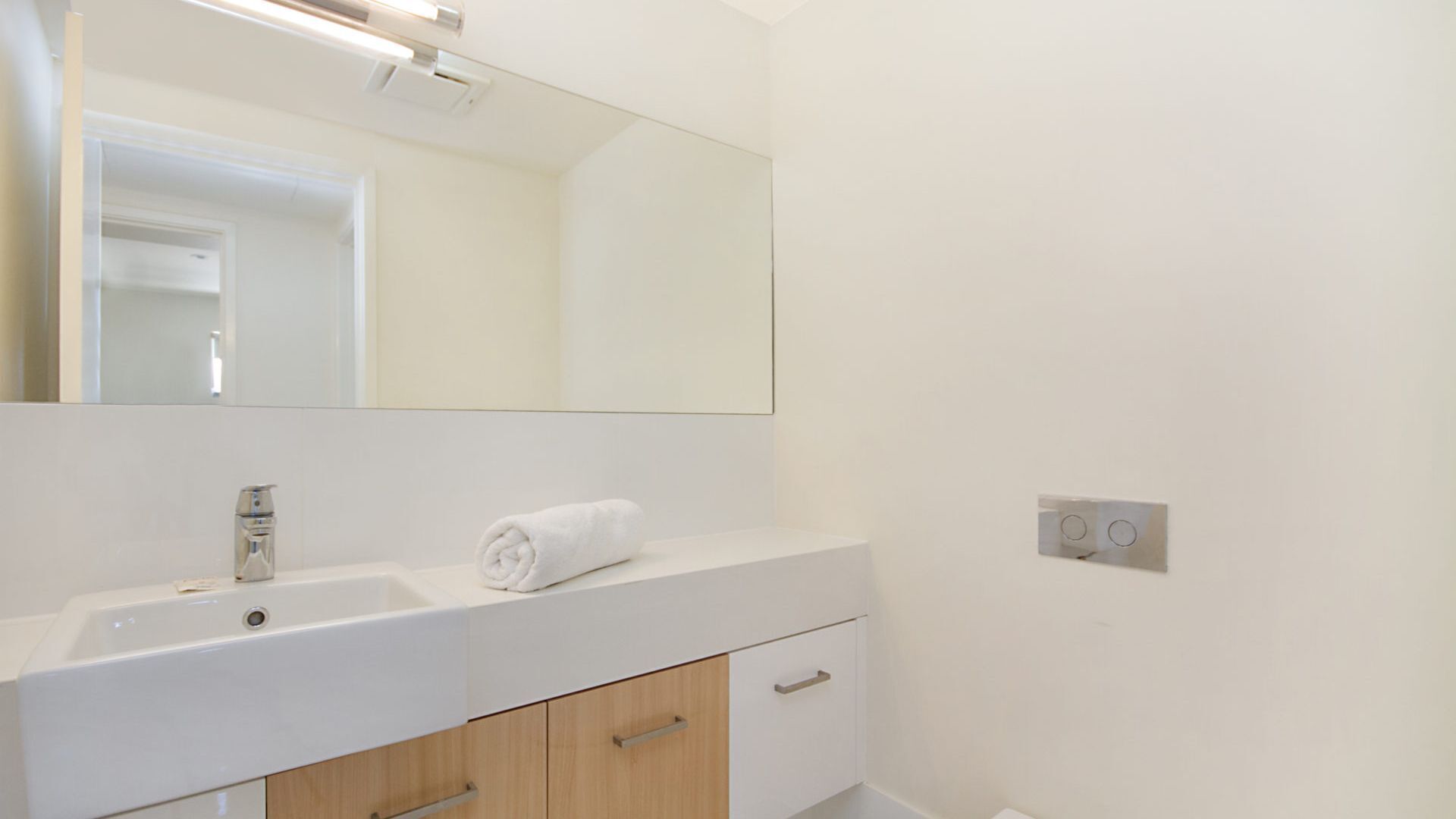 Maili 6 Luxury sky home apartment in Rainbow Bay Coolangatta Wi-Fi Included — image 19