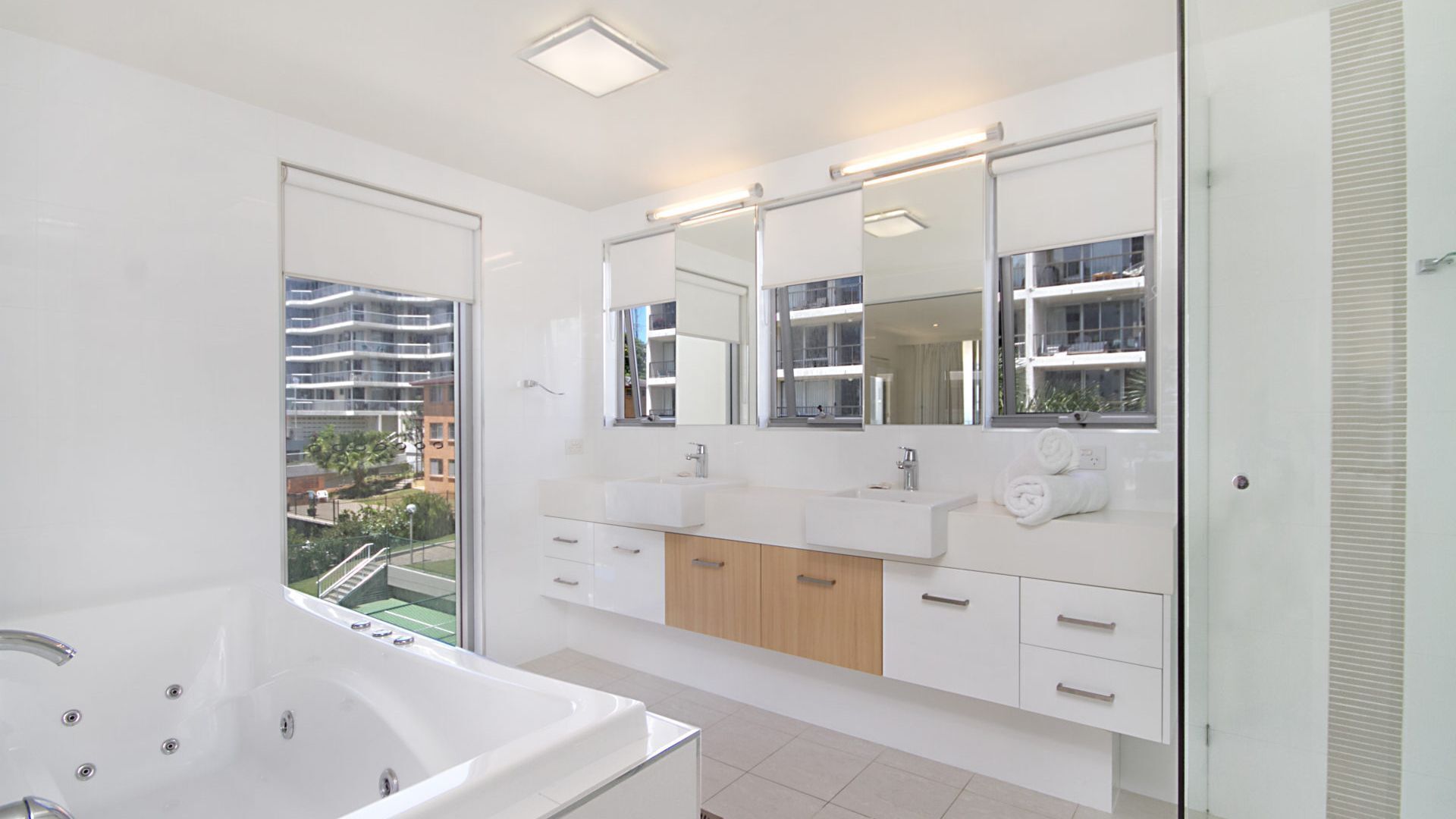 Maili 6 Luxury sky home apartment in Rainbow Bay Coolangatta Wi-Fi Included — image 13