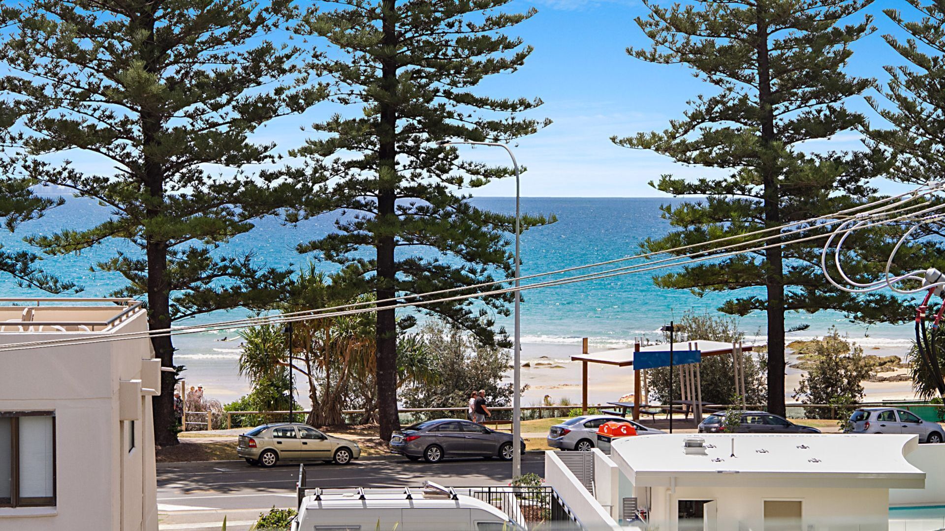 Maili 6 Luxury sky home apartment in Rainbow Bay Coolangatta Wi-Fi Included — image 3
