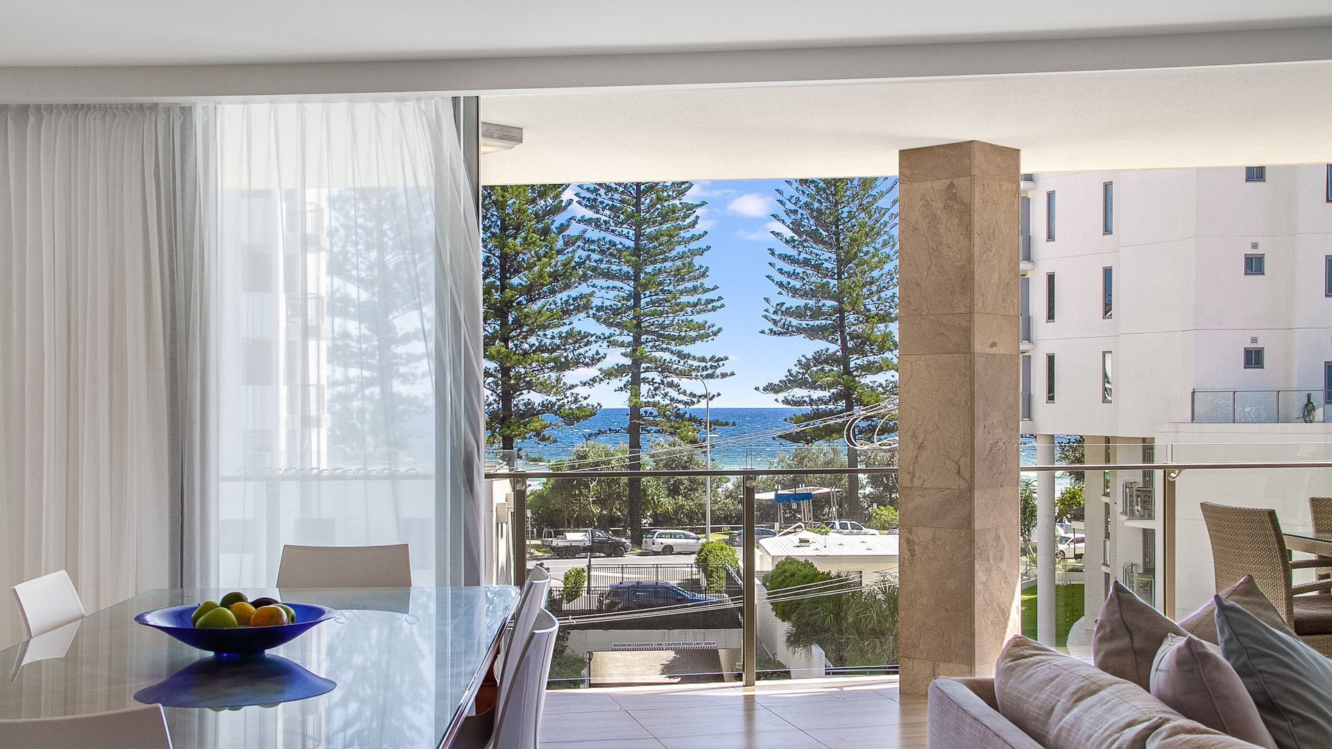 Maili 6 Luxury sky home apartment in Rainbow Bay Coolangatta Wi-Fi Included — image 14