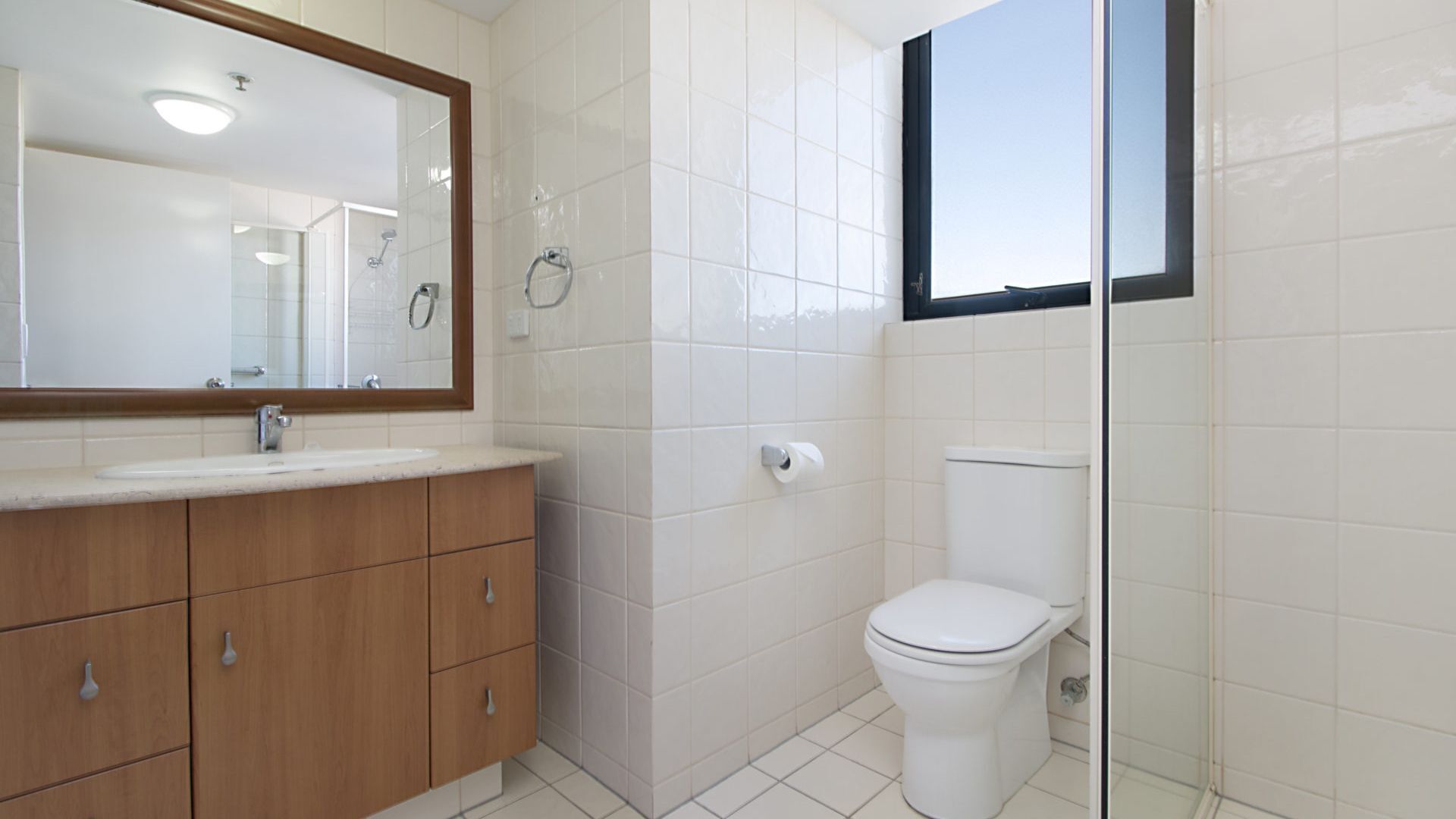 Calypso Tower Unit 807 Three bedroom beachfront apartment in central Coolangatta — image 15