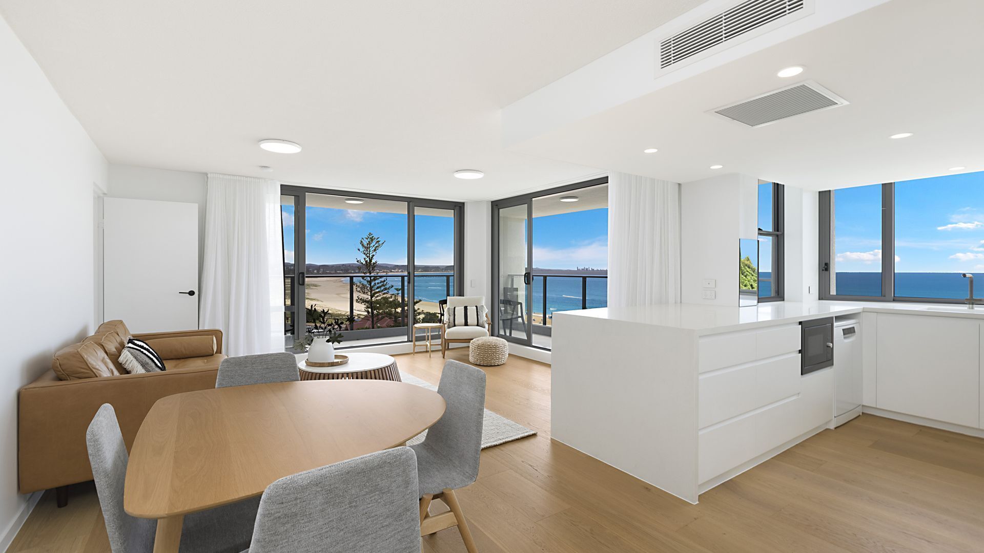 Kirra Gardens Unit 27 Renovated 2 bedroom unit with ocean views