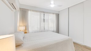 2 bedrooms, iron/ironing board, free Internet - Cobden Court Unit 2 Walking distance from Rainbow Bay and Snapper Beaches with Wi-Fi Inc. (Coolangatta)