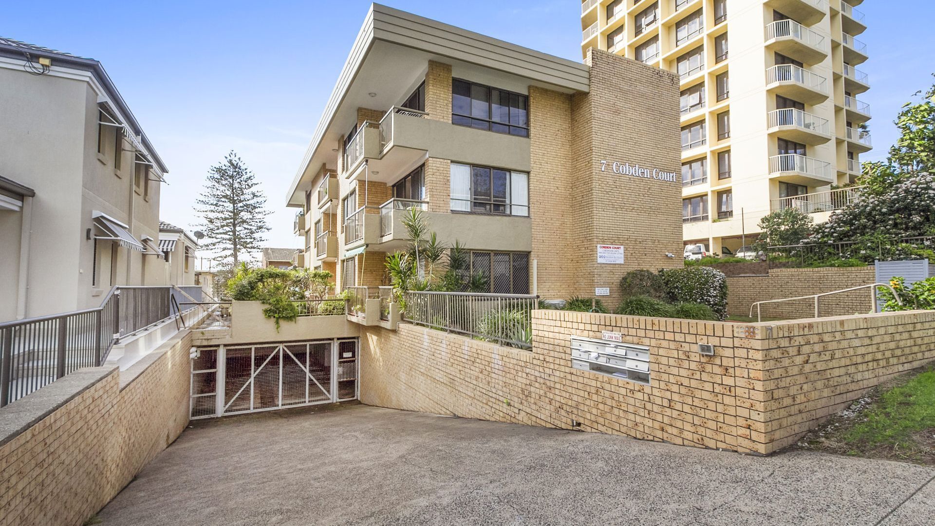 Cobden Court Unit 2 Walking distance from Rainbow Bay and Snapper Beaches with Wi-Fi Inc. — image 10