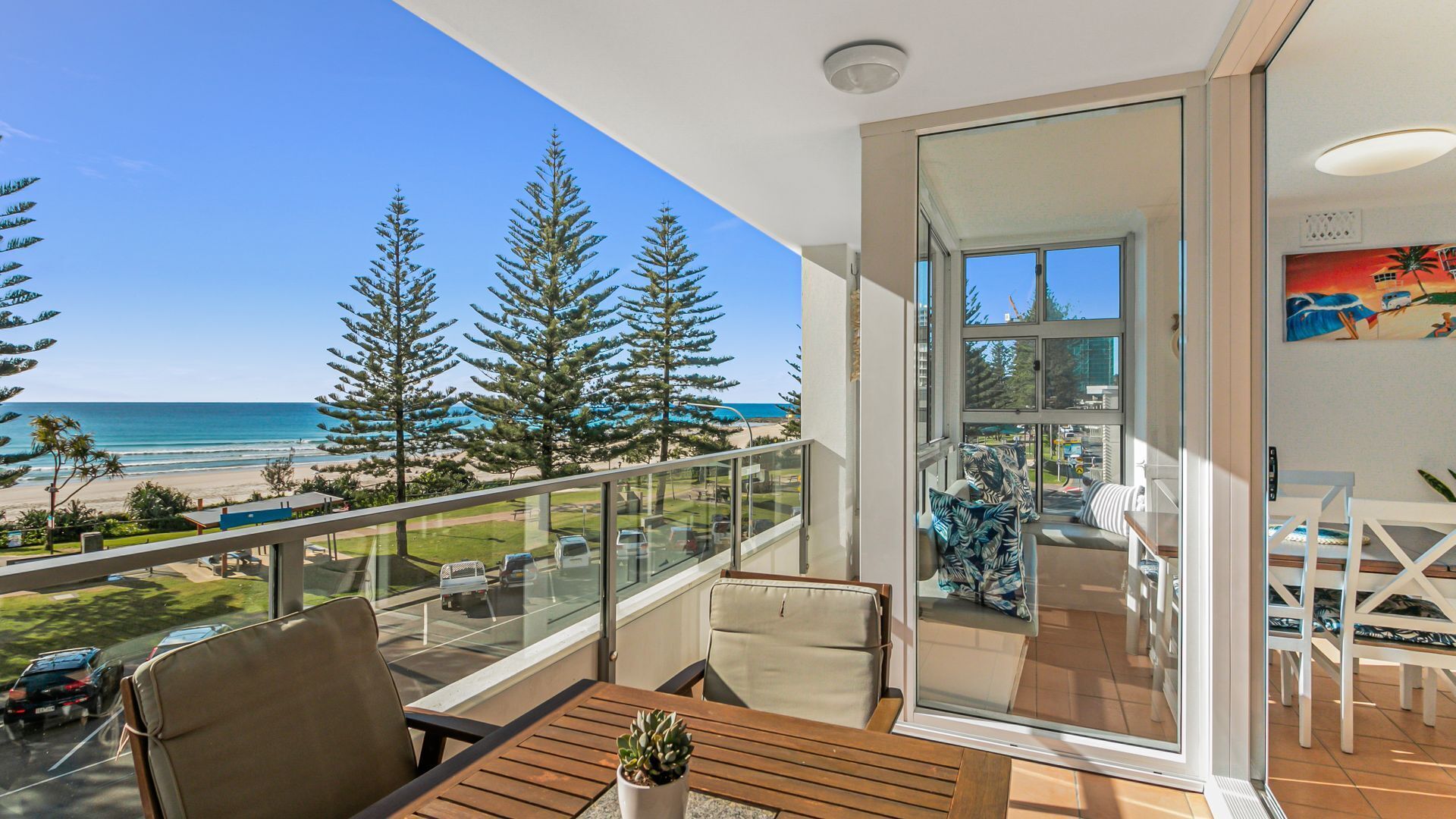 Rainbow Pacific Unit 8- Ocean views over Rainbow Bay Coolangatta with free Wi-Fi — image 8