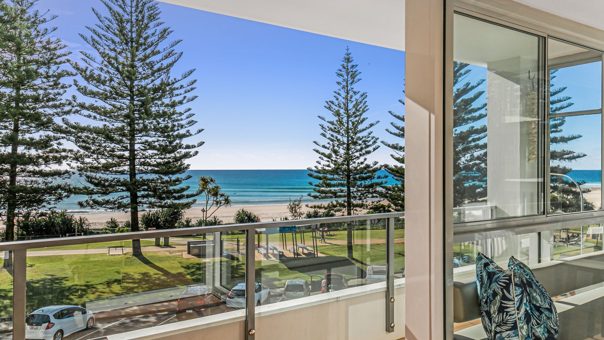 Rainbow Pacific Unit 8- Ocean views over Rainbow Bay Coolangatta with free Wi-Fi — image 9