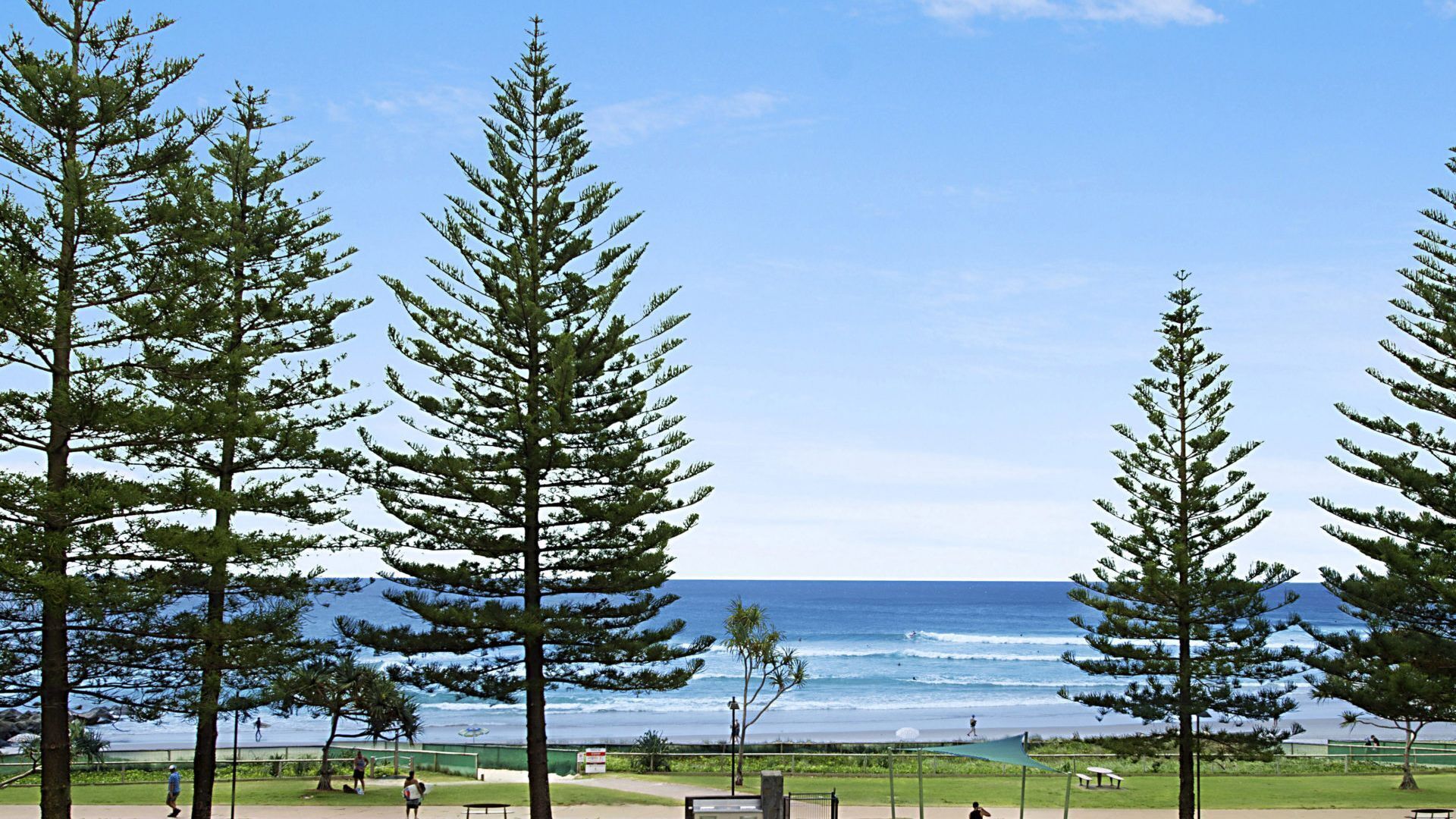 Rainbow Pacific Unit 8- Ocean views over Rainbow Bay Coolangatta with free Wi-Fi — image 2