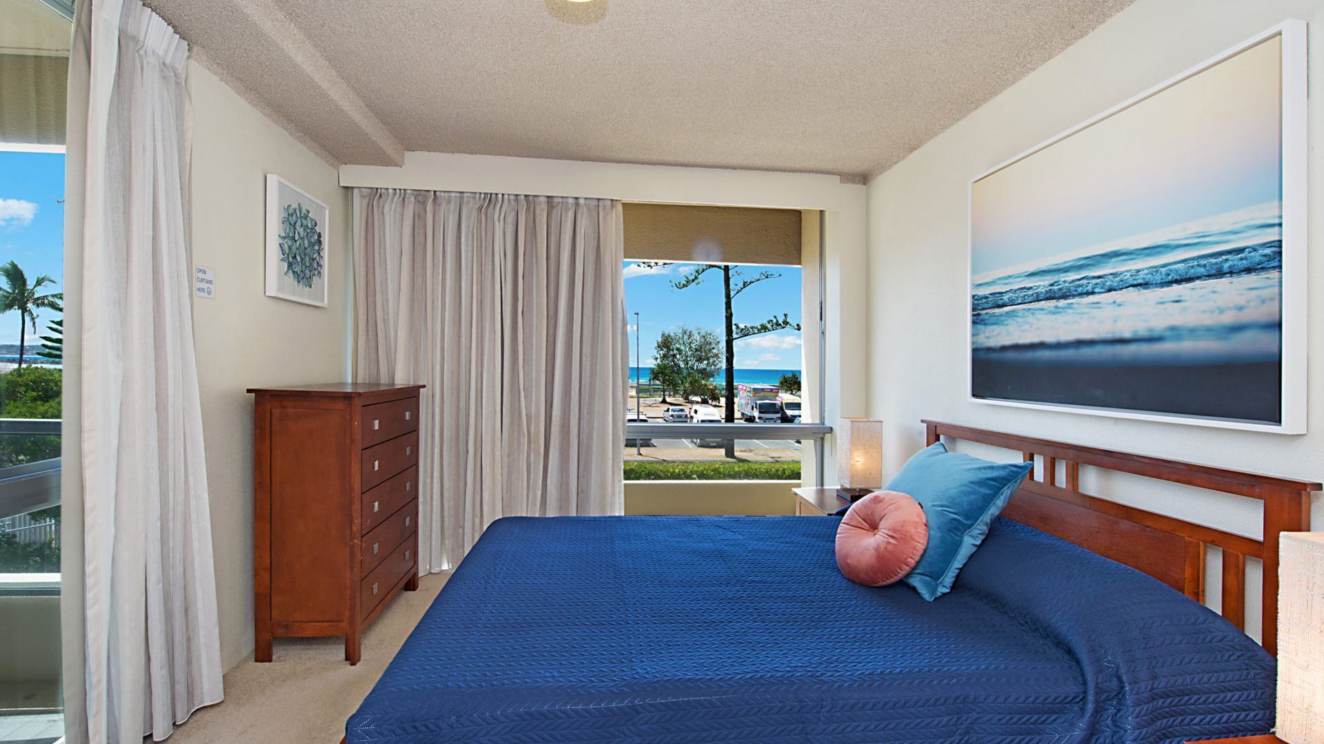 Kooringal Unit 3 Right on Greenmount Beach Coolangatta with Wi-Fi Included — image 9