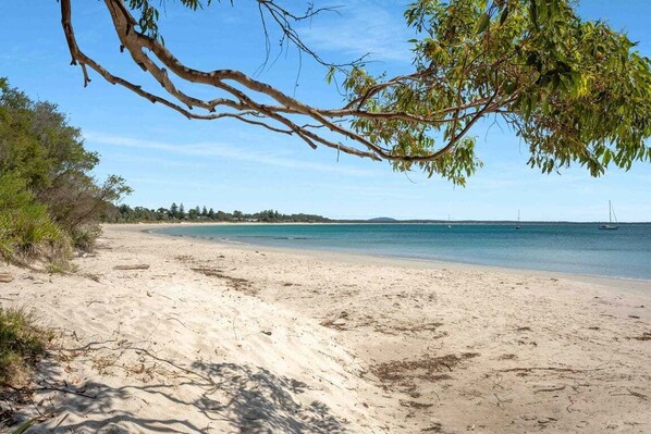 On the beach - Beachfront unit - Belle Escapes Jervis Bay (Vincentia)