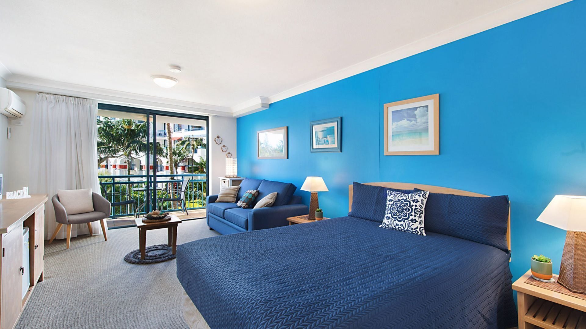 Calypso Plaza Resort Unit 215 Motel Style room on Coolangatta beachfront with Wi-Fi Inc. — image 12