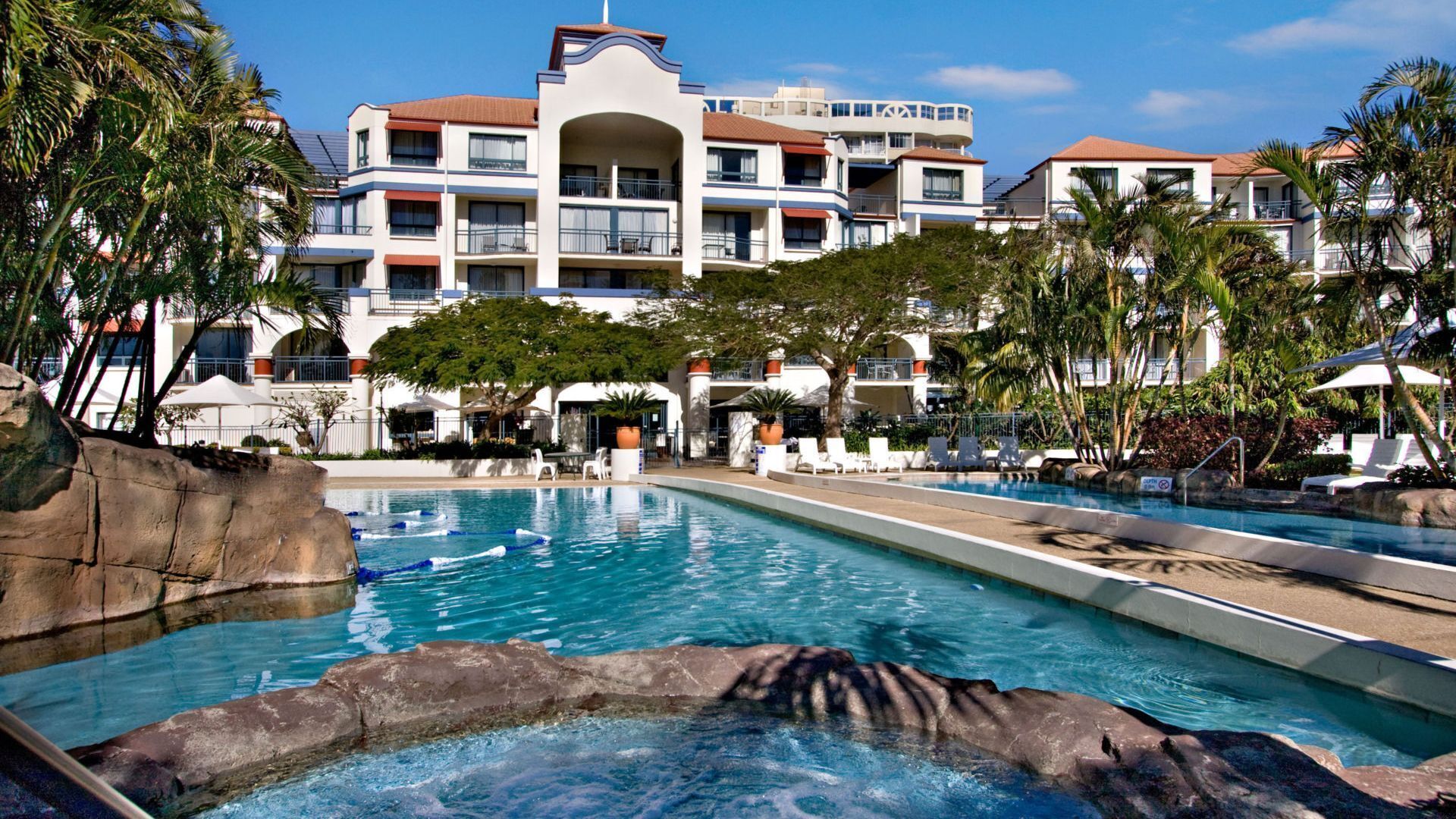 Calypso Plaza Resort Unit 215 Motel Style room on Coolangatta beachfront with Wi-Fi Inc. — image 8