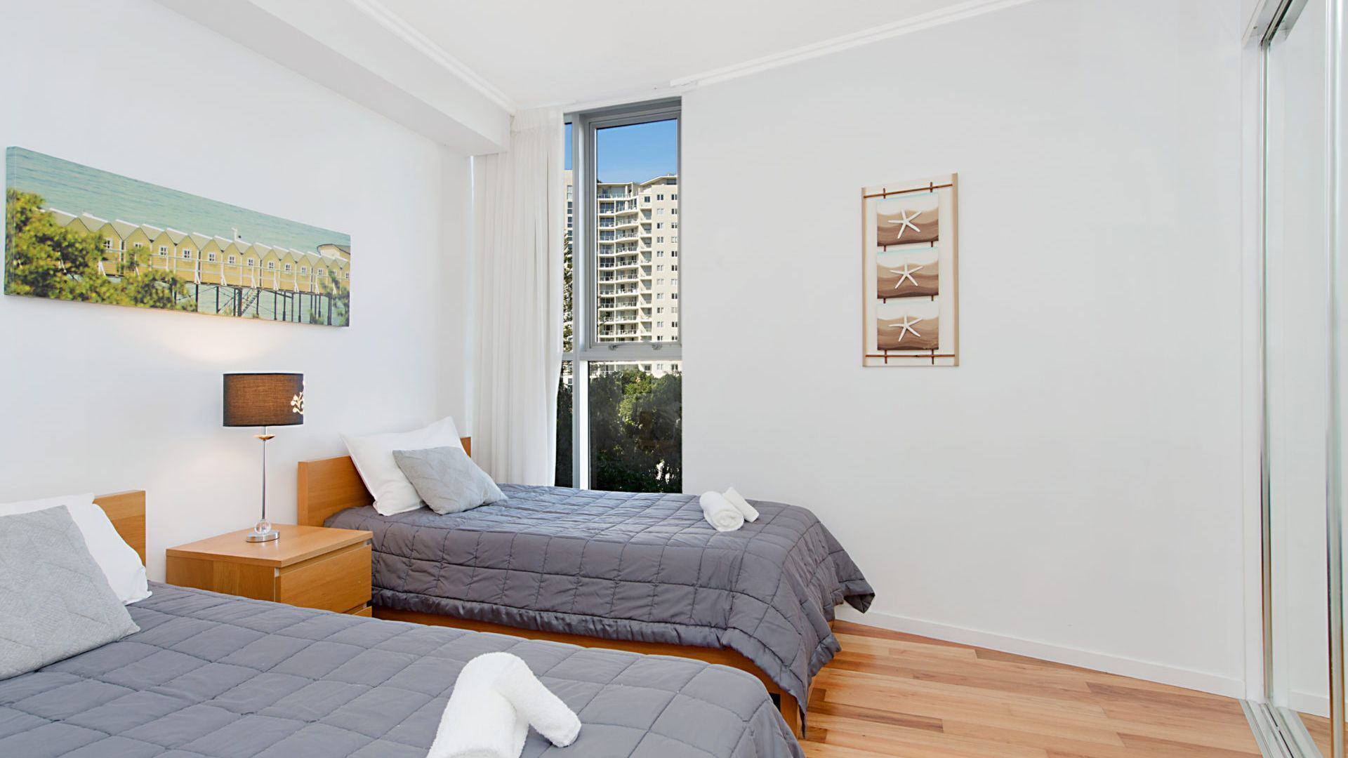 Reflections tower 2 Unit 401 Greenmount Beachfront with Wi-Fi included Easy walk to shops and cafes — image 16