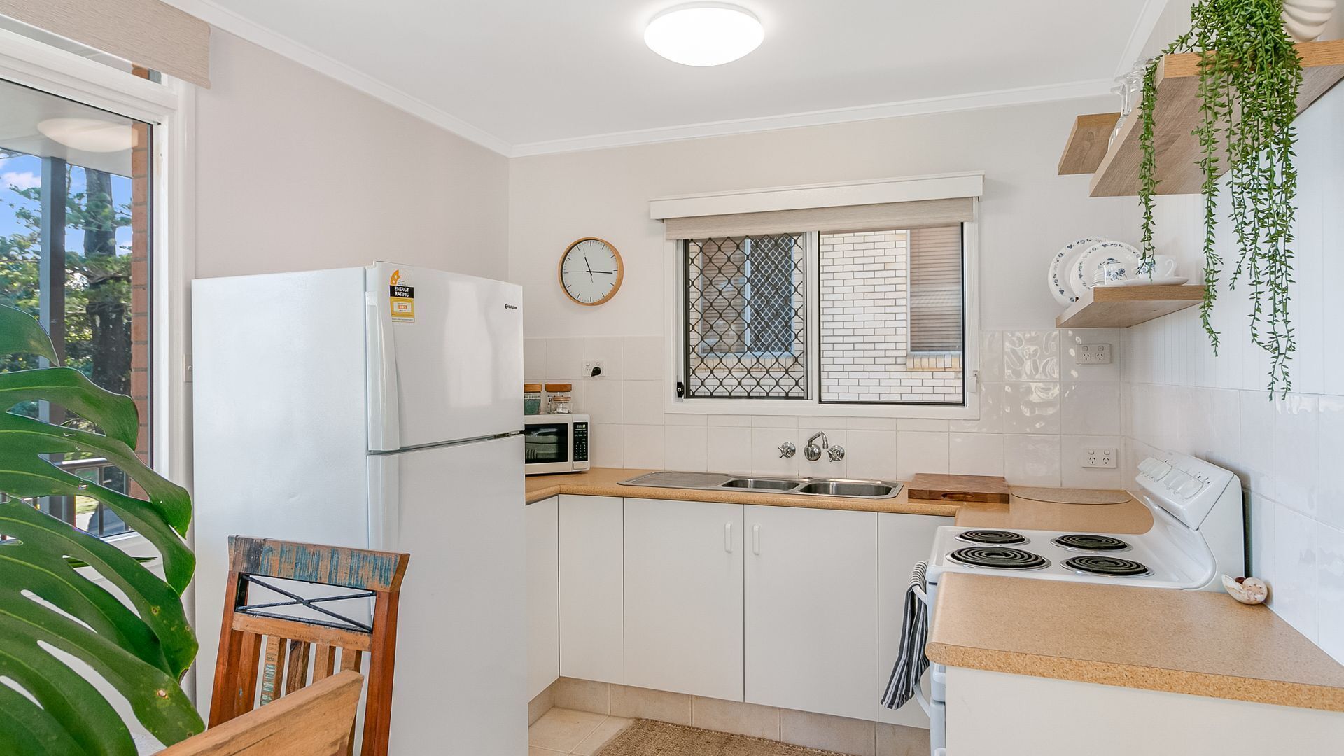 Pacific View Unit 3 Balcony with ocean views on the Beachfront in Rainbow Bay Coolangatta — image 8
